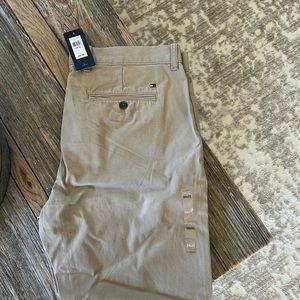 Men’s Tommy Hilfiger khaki straight pants - 34x32